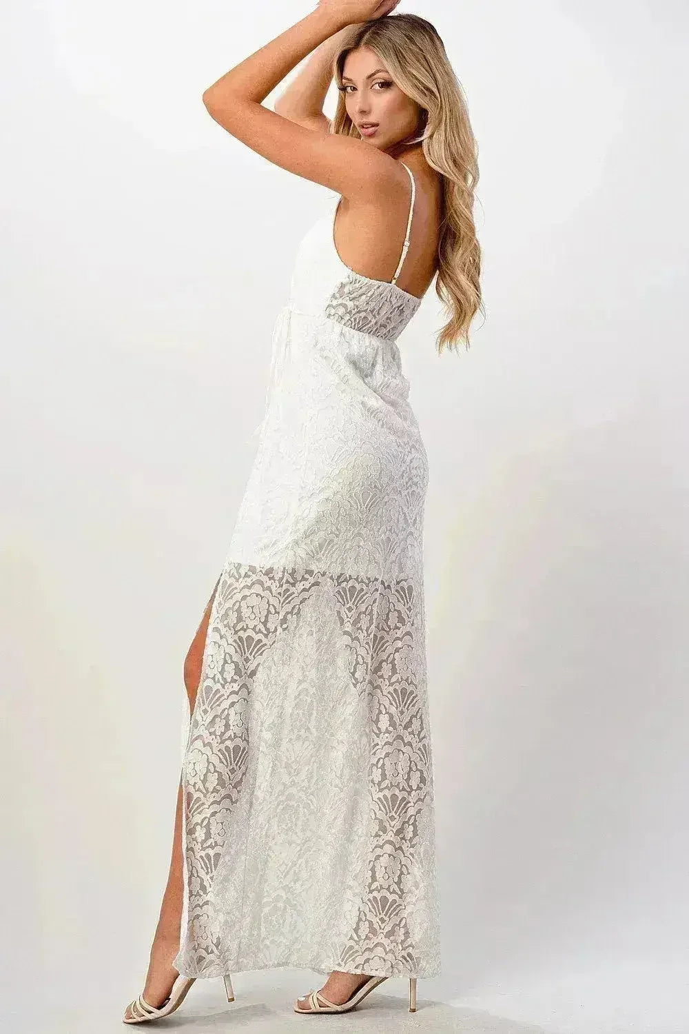 Robe longue noire en dentelle avec fente à l'avant Élégante - Femstylo
