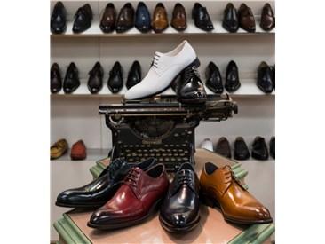 Carrucci Burnished Calfskin Oxford - Navy