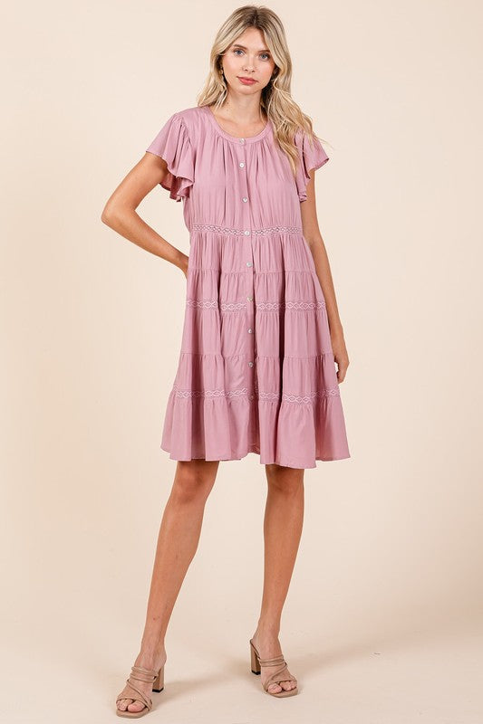 Robe superposée boutonnée à volants et détails en dentelle pour femme – Design romantique, vaporeux, délicat, féminin et élégant