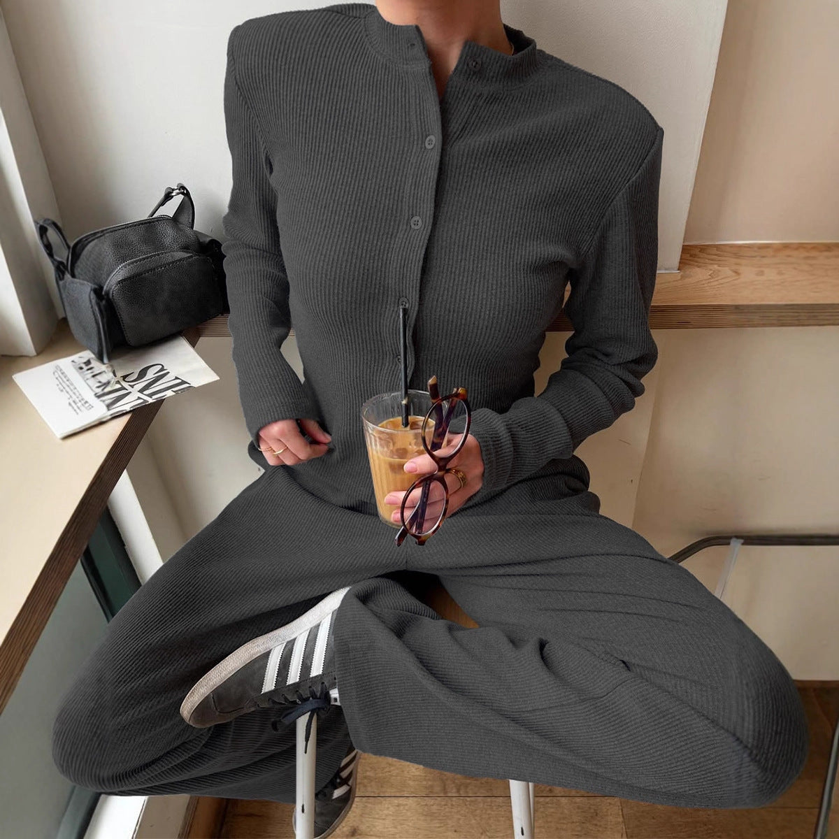 Ensemble cardigan côtelé col mi-montant et pantalon boutonné pour femme