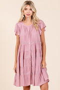 Robe superposée boutonnée à volants et détails en dentelle pour femme – Design romantique, vaporeux, délicat, féminin et élégant