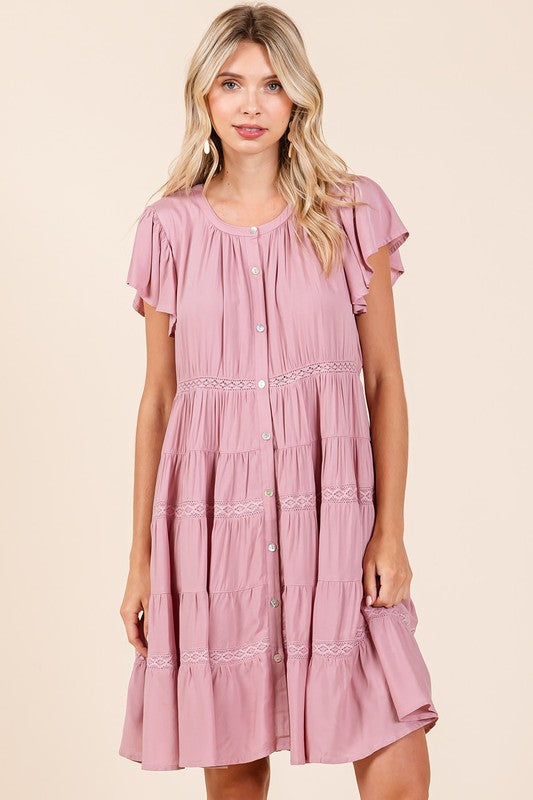 Robe superposée boutonnée à volants et détails en dentelle pour femme – Design romantique, vaporeux, délicat, féminin et élégant