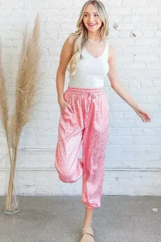 Et le pantalon de jogging satiné imprimé léopard The Why