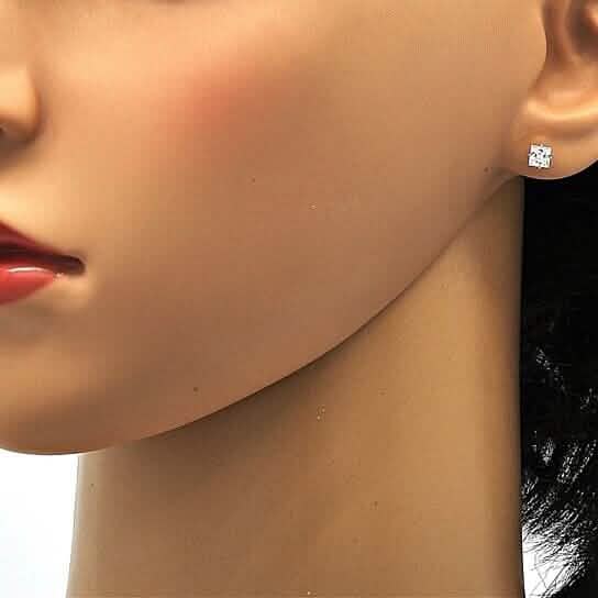 Boucles d'oreilles clous carrées 8 mm en plaqué or 18 carats, finition polie, avec oxyde de zirconium, ton doré