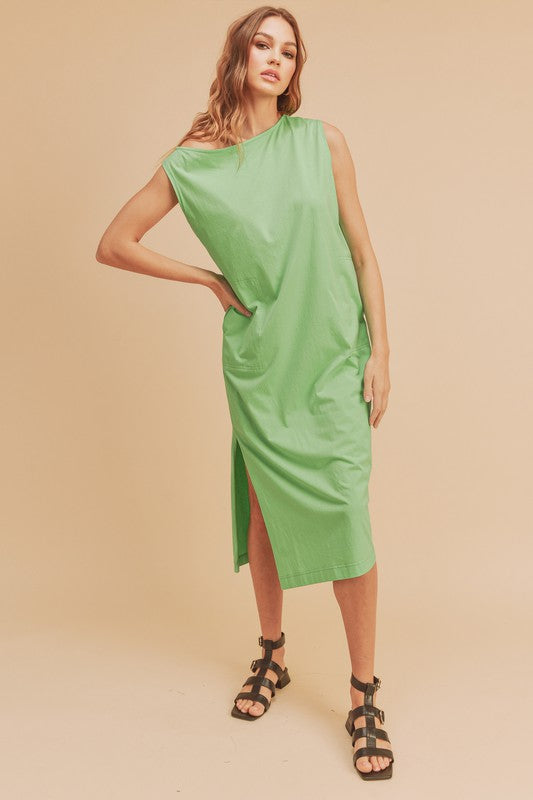 Robe midi sans manches col rond à fente latérale pour femmes : un style décontracté chic avec fentes latérales pour une élégance moderne