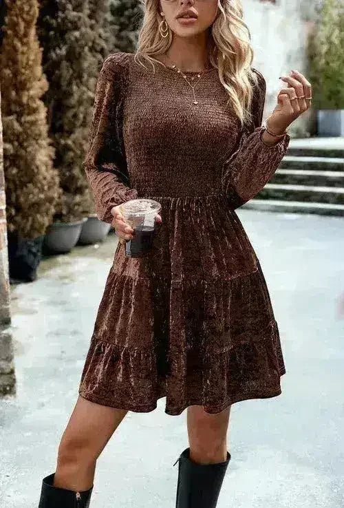 Robe longue en velours smockée à manches longues
