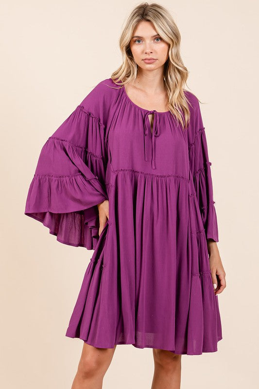 Robe à col noué volanté et manches cloche pour femme – Élégante, chic et féminine, avec des volants ludiques et des manches cloche