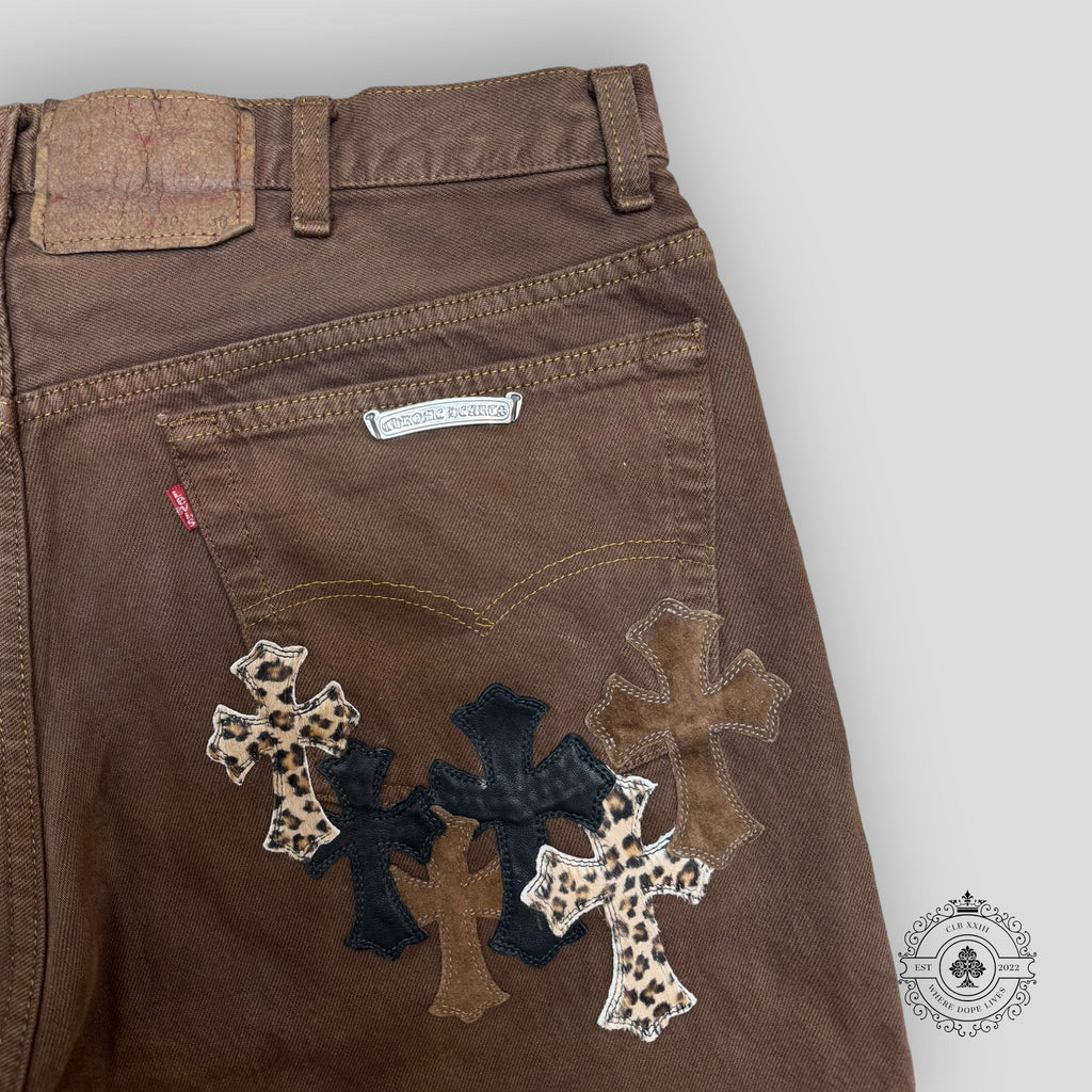 Jean Chrome Hearts marron à patchs léopard et croix