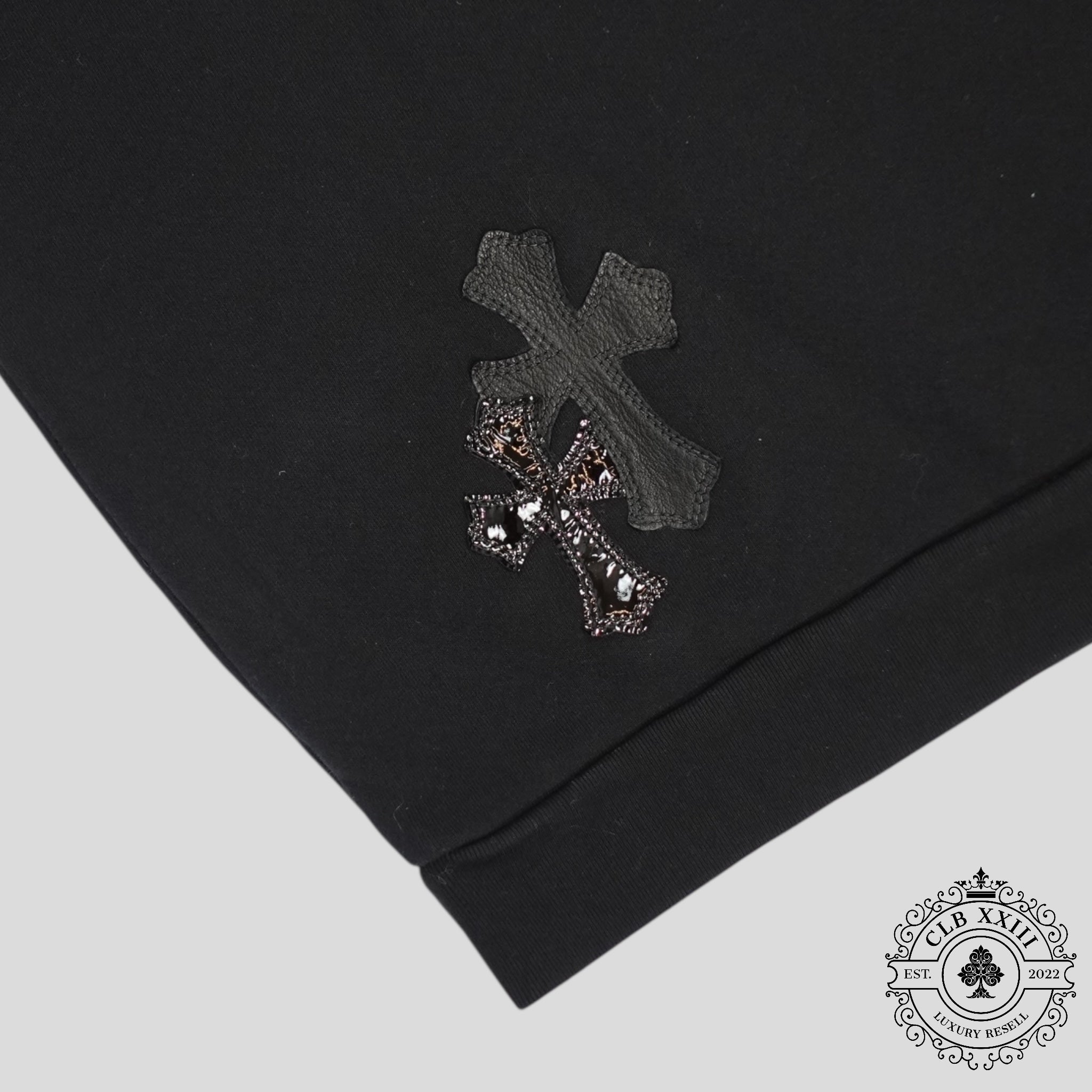 Sweat-shirt ras du cou en cuir Chrome Hearts avec patchs croix, coloris noir