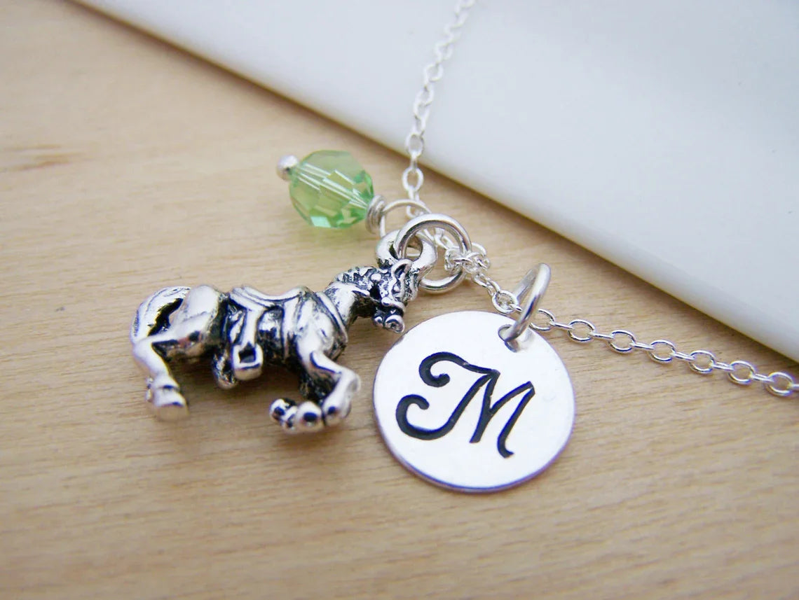 Collier cheval personnalisé – Chaîne en argent sterling avec pierre de naissance et initiale