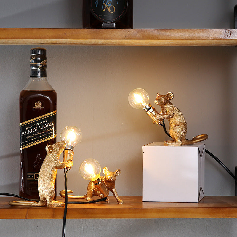 Lampe de table Postmoderne Résine Animal Rat Souris Petite Mini Souris Mignonne LED Veilleuses Décoration Maison Lampes de Bureau Lampe de Chevet Lampe de Table Décorative Lampes d'étude Mignonnes pour Décoration de Chambre (