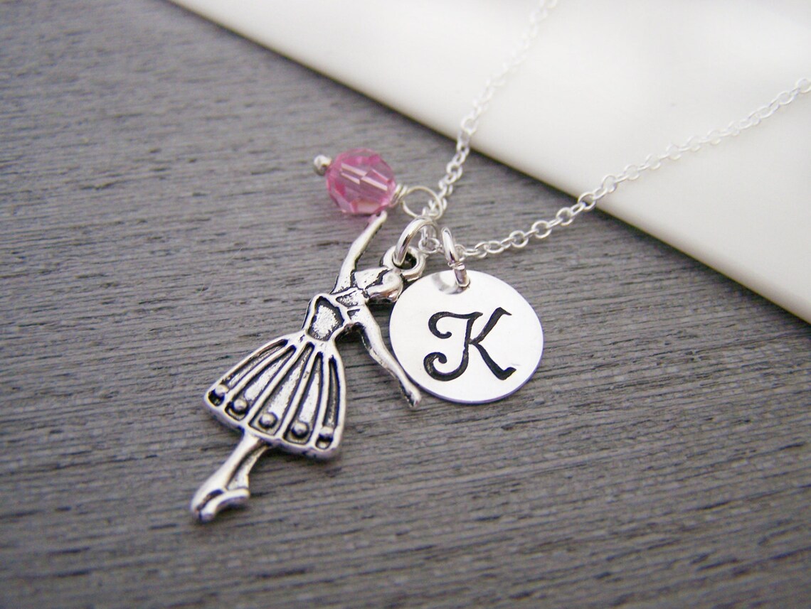 Collier personnalisé ballerine – Chaîne en argent sterling avec pierre de naissance et initiale