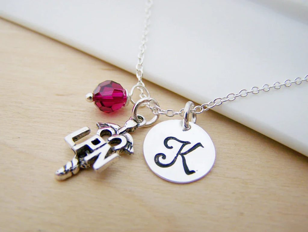 Collier d'infirmière LPN – Argent sterling avec pierre de naissance et breloque initiale