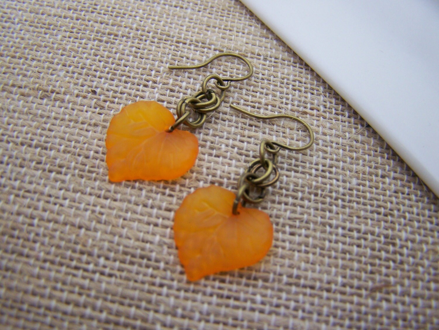 Boucles d'oreilles pendantes Feuille d'Oranger – Breloques en acrylique et laiton vieilli, 3,8 cm