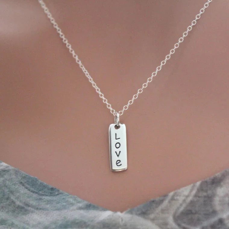 Collier Amour en Argent Sterling – Pendentif Mot Vertical sur Chaîne de 40 cm