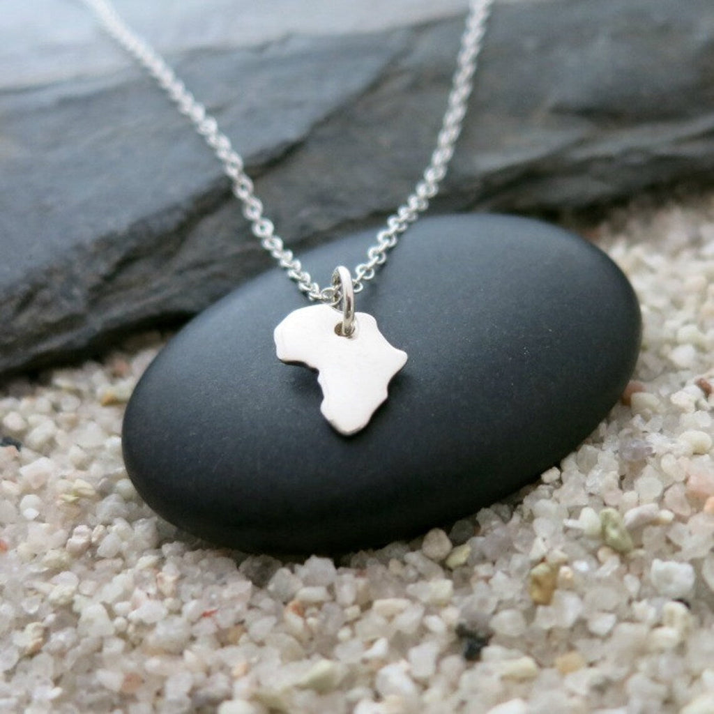 Mini Collier Afrique – Pendentif Continent en Argent Sterling sur Chaîne de 40 cm