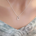 Collier petit hexagone – Pendentif nid d'abeille en argent sterling sur chaîne de 45,7 cm
