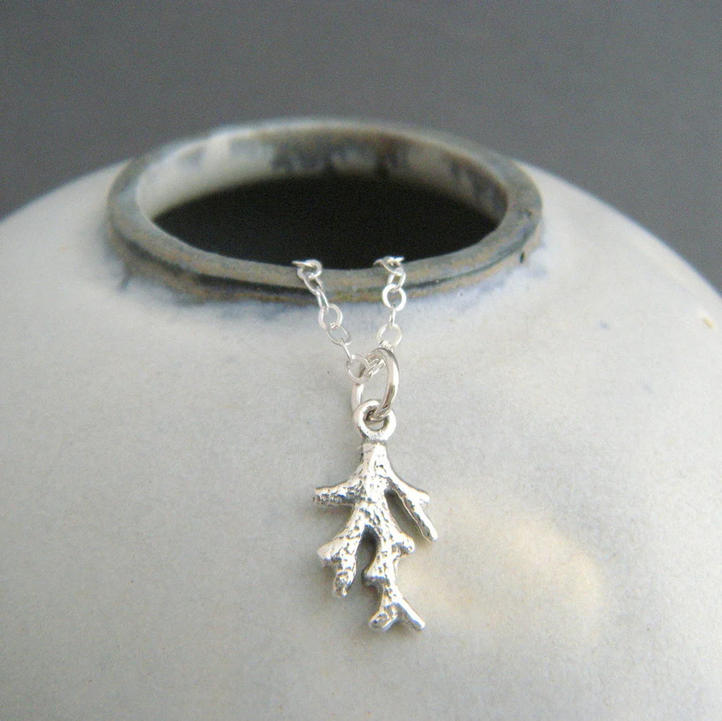 Collier mini branche de corail – Breloque en argent sterling sur chaîne de 40 cm