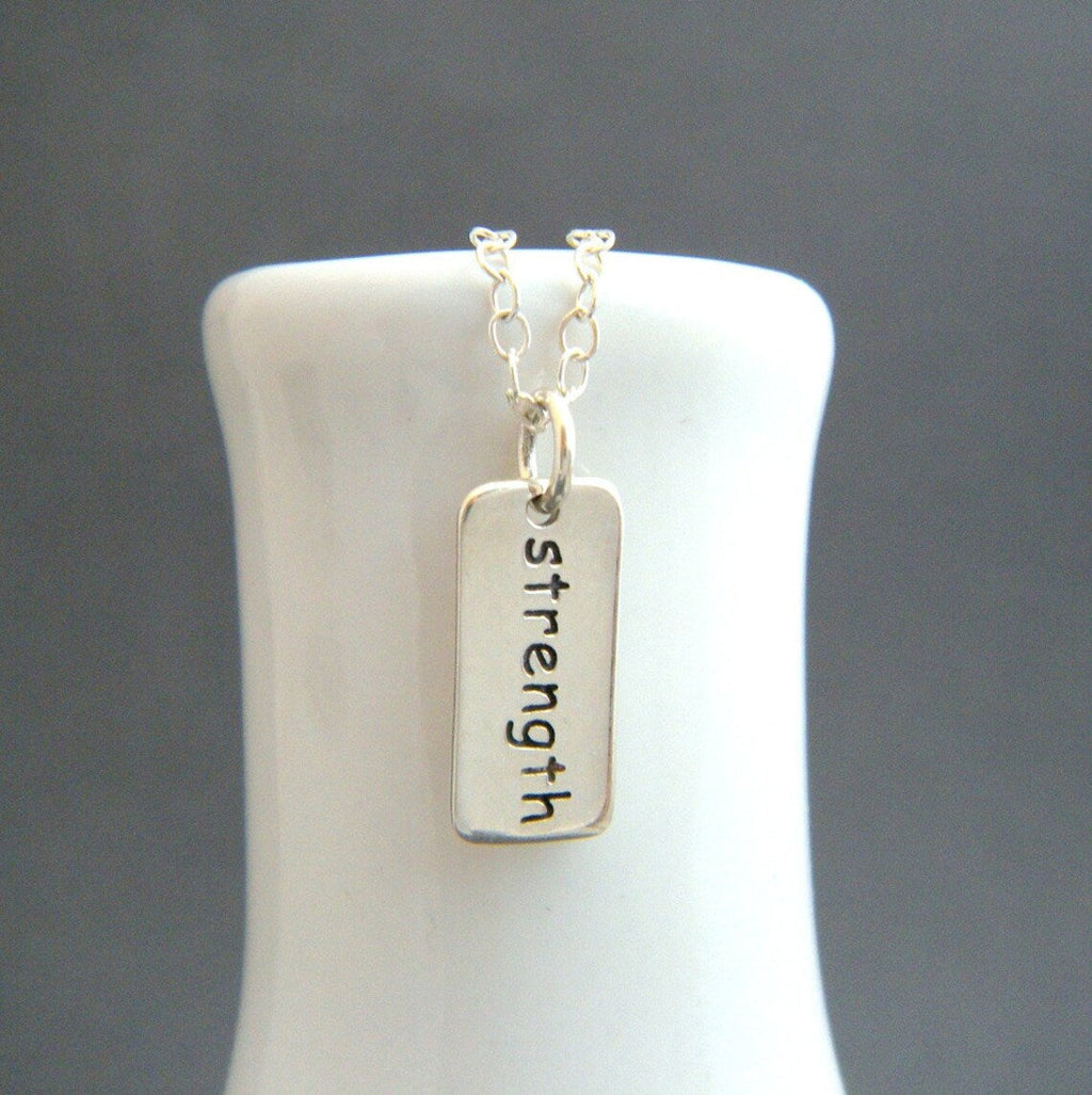 Collier Force – Petit Charm Mot en Argent Sterling sur Chaîne de 40 cm