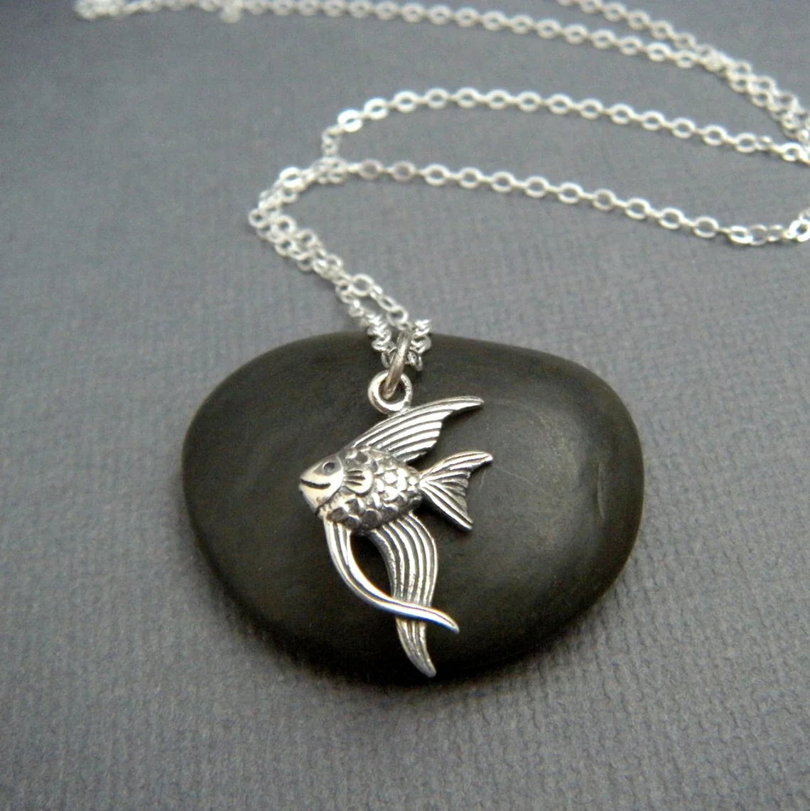 Collier Petit Poisson-ange – Breloque Océan en Argent Sterling sur Chaîne de 40 cm