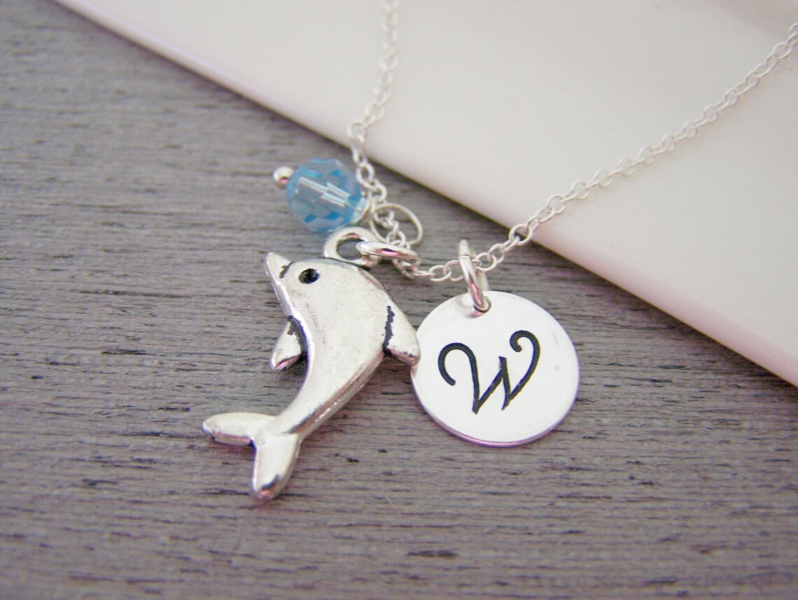 Collier Dauphin Personnalisé – Chaîne en Argent Sterling avec Pierre de Naissance et Initiale