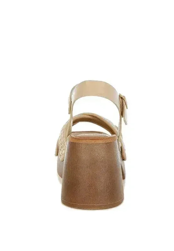 Sandales Sabots Cloutées en Rafia Qasa