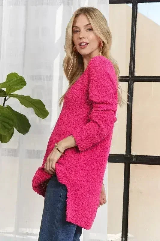 Pull col en V ADORA avec fentes latérales et ourlet asymétrique