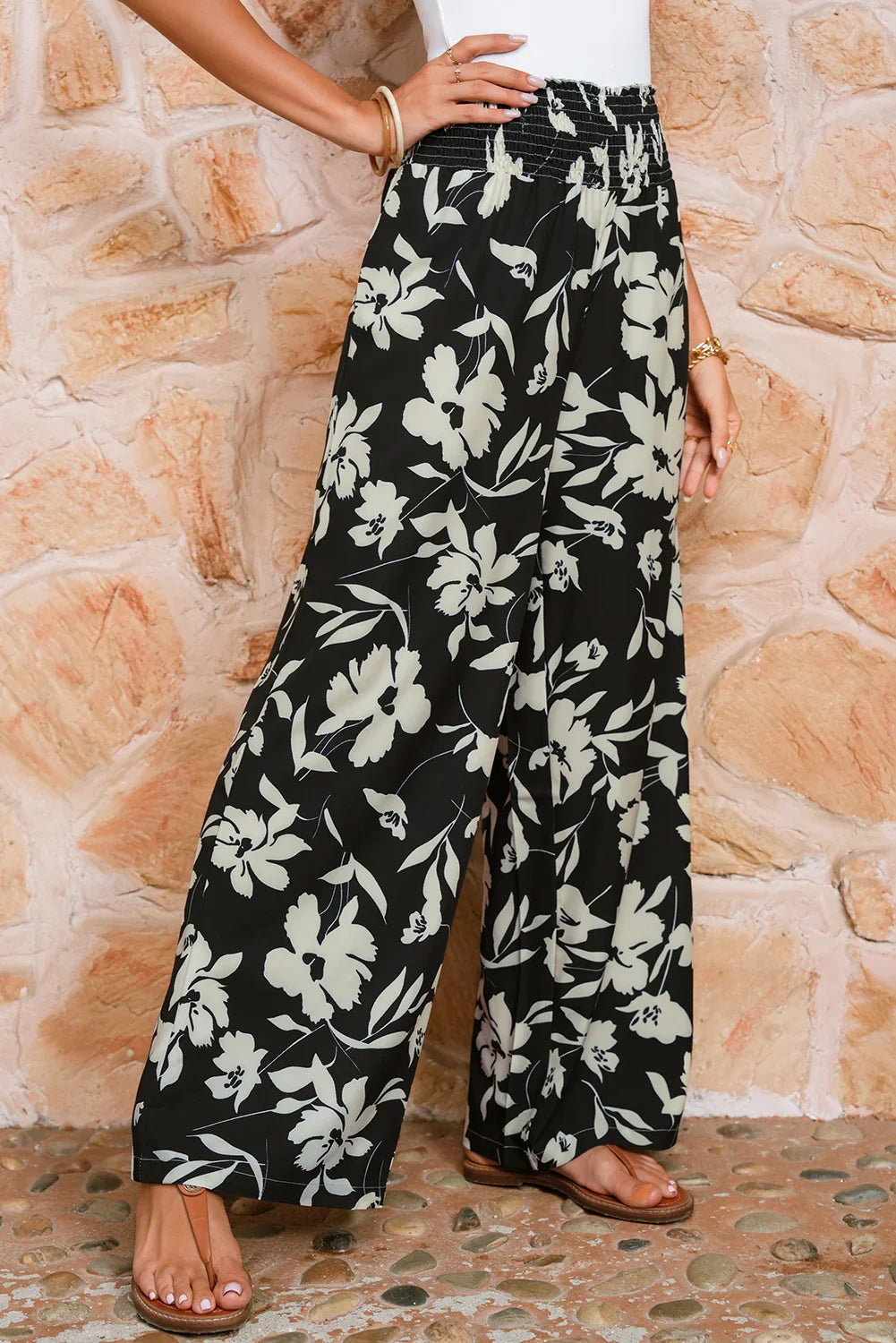 Pantalon ample bleu floral smocké à volants à la taille