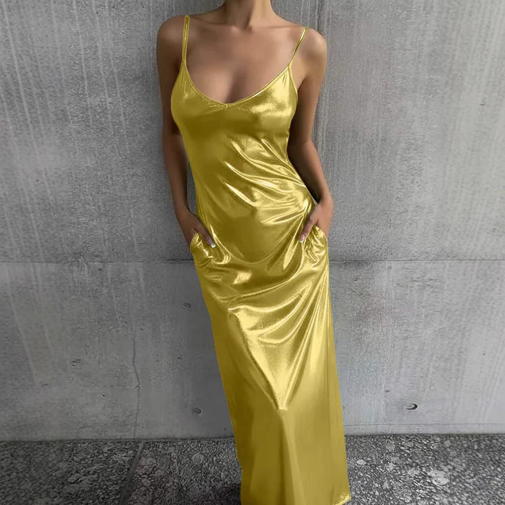 Robe longue à fines bretelles et col en U, avec poches et finition miroir texturée