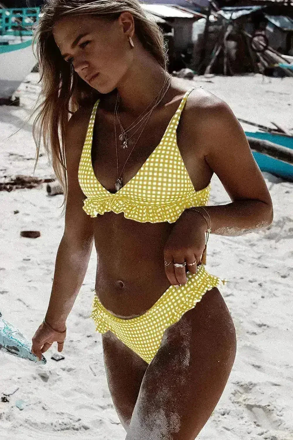 Ensemble de bikini triangle à volants et carreaux jaunes