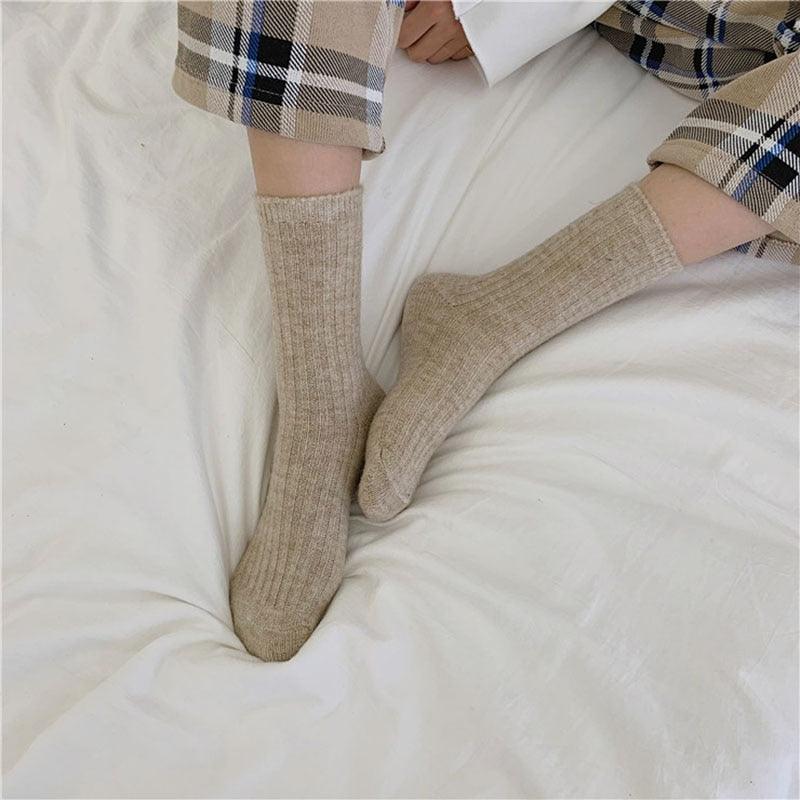 1 paire de chaussettes hautes pour femme en coton pur pour l'automne et l'hiver, de couleur unie, chaudes, chaussettes mi-mollet épaisses en cachemire pour homme et femme