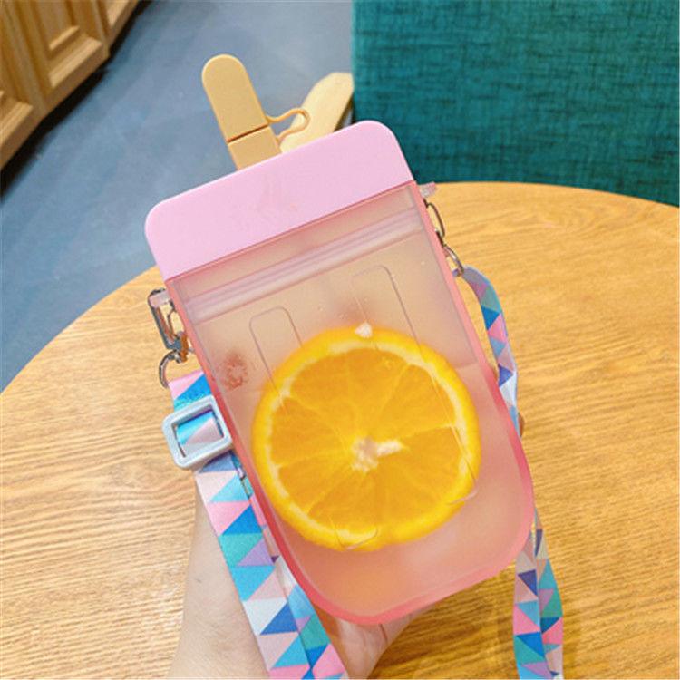 1PC 300ML Mignonne Bouteille d'eau avec Paille pour Jus en Extérieur, Adaptée aux Adultes et aux Enfants avec Corde. Nouvelle Bouteille d'eau en Plastique en Forme de Sucette avec Paille et Corde, Tasse à Boire Transparente pour Jus en Extérieur.