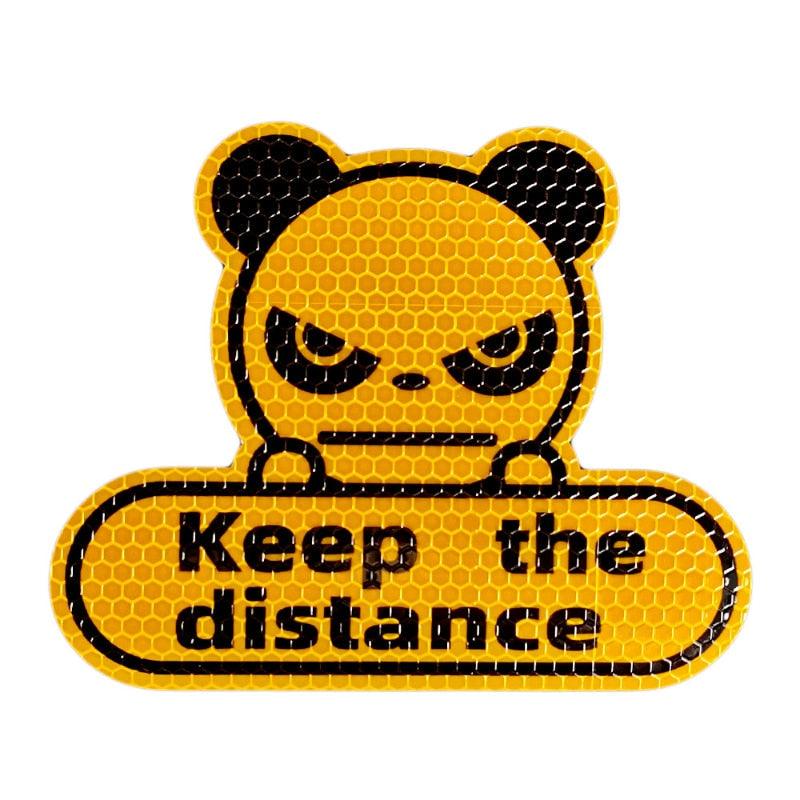 1 autocollant réfléchissant "Keep Distance", motif panda, jaune-vert fluorescent, motif nid d'abeille hexagonal, autocollant "Keep Distance" de dessin animé pour voiture, bande réfléchissante, autocollant de sécurité et d'avertissement.