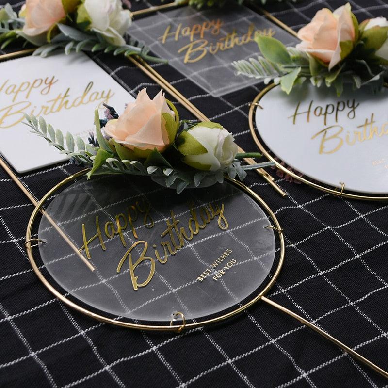1pcs Décoration de gâteau d'anniversaire en métal Joyeux Anniversaire, Décoration de gâteau en métal et acrylique avec grappe de fleurs artificielles roses pour décoration de fête prénatale, d'anniversaire et de pâtisserie.