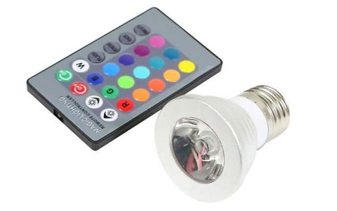 Lot de 2 : Ampoules LED magiques à changement de couleur avec télécommande