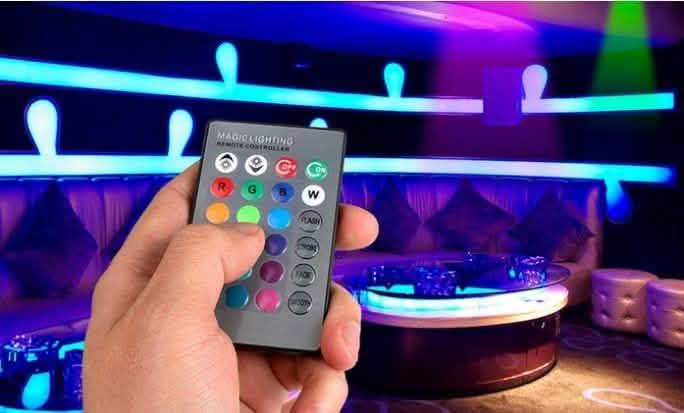 Lot de 2 : Ampoules LED magiques à changement de couleur avec télécommande