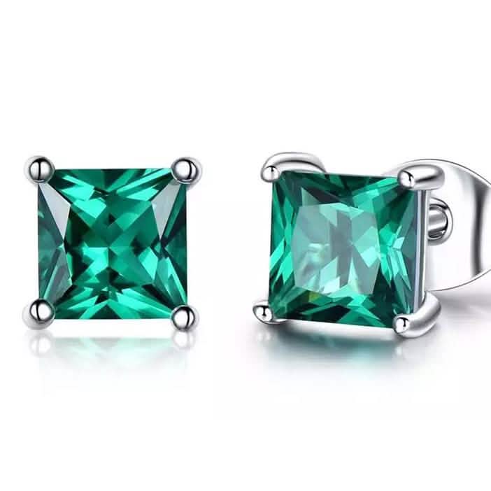 Clous d'oreilles en argent sterling avec 2,00 carats (poids total) d'émeraudes taille princesse