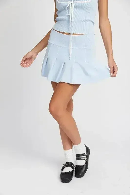 JUPE COURTE PLISSÉE TAILLE BASSE