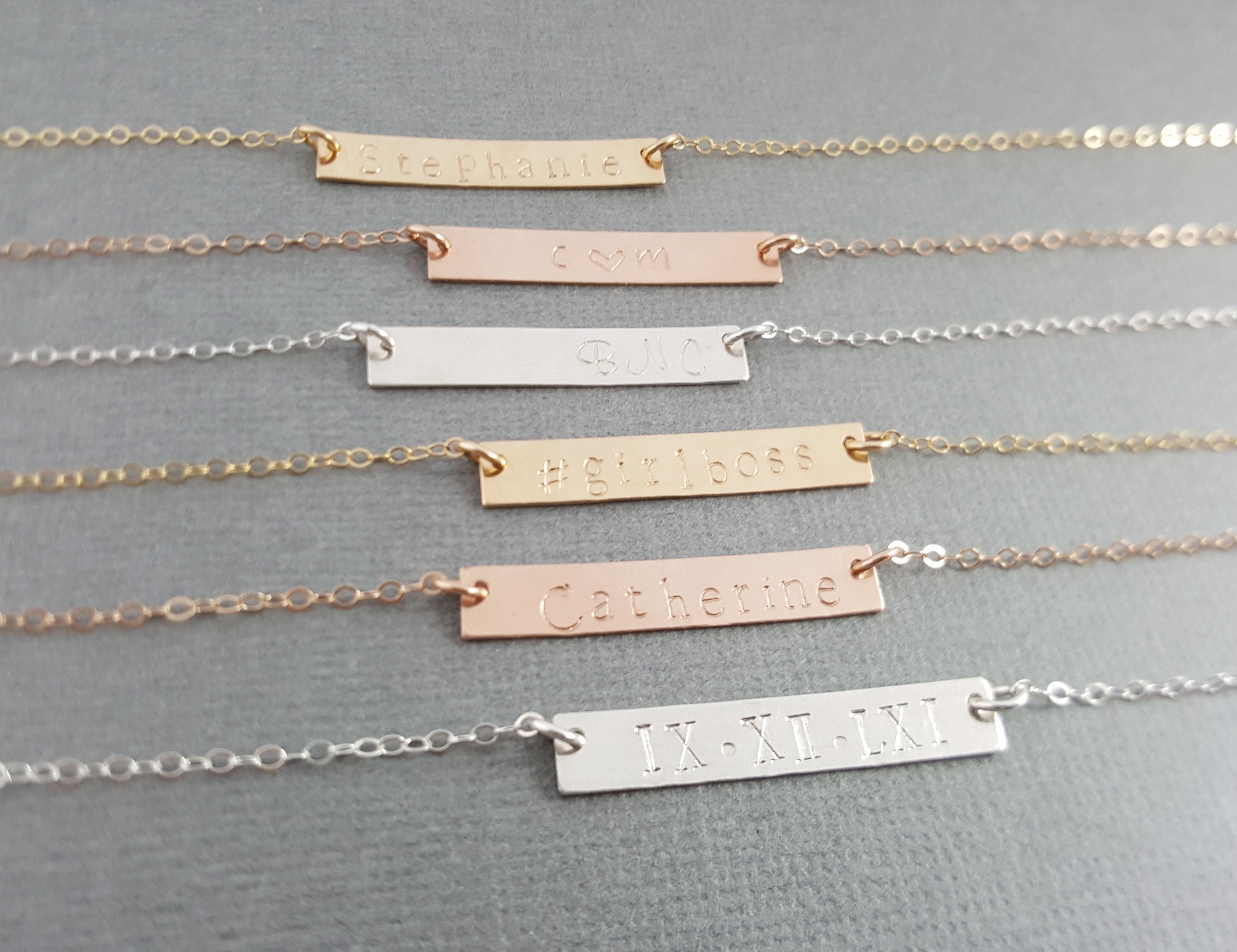 Collier barre personnalisé estampé à la main