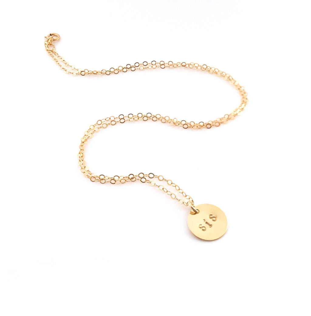 Collier « SIS » Estampillé à la Main | Cadeau Personnalisé pour Sœur | Collier Fin en Or | Bijou d'Amitié | Cadeau Bijou Fait Main