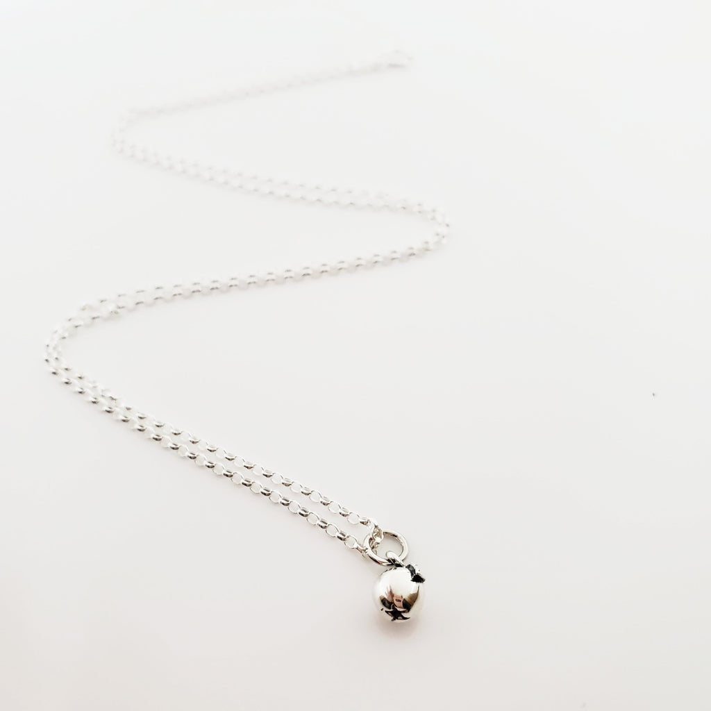 Pendentif minuscule Pomme - Collier en argent sterling