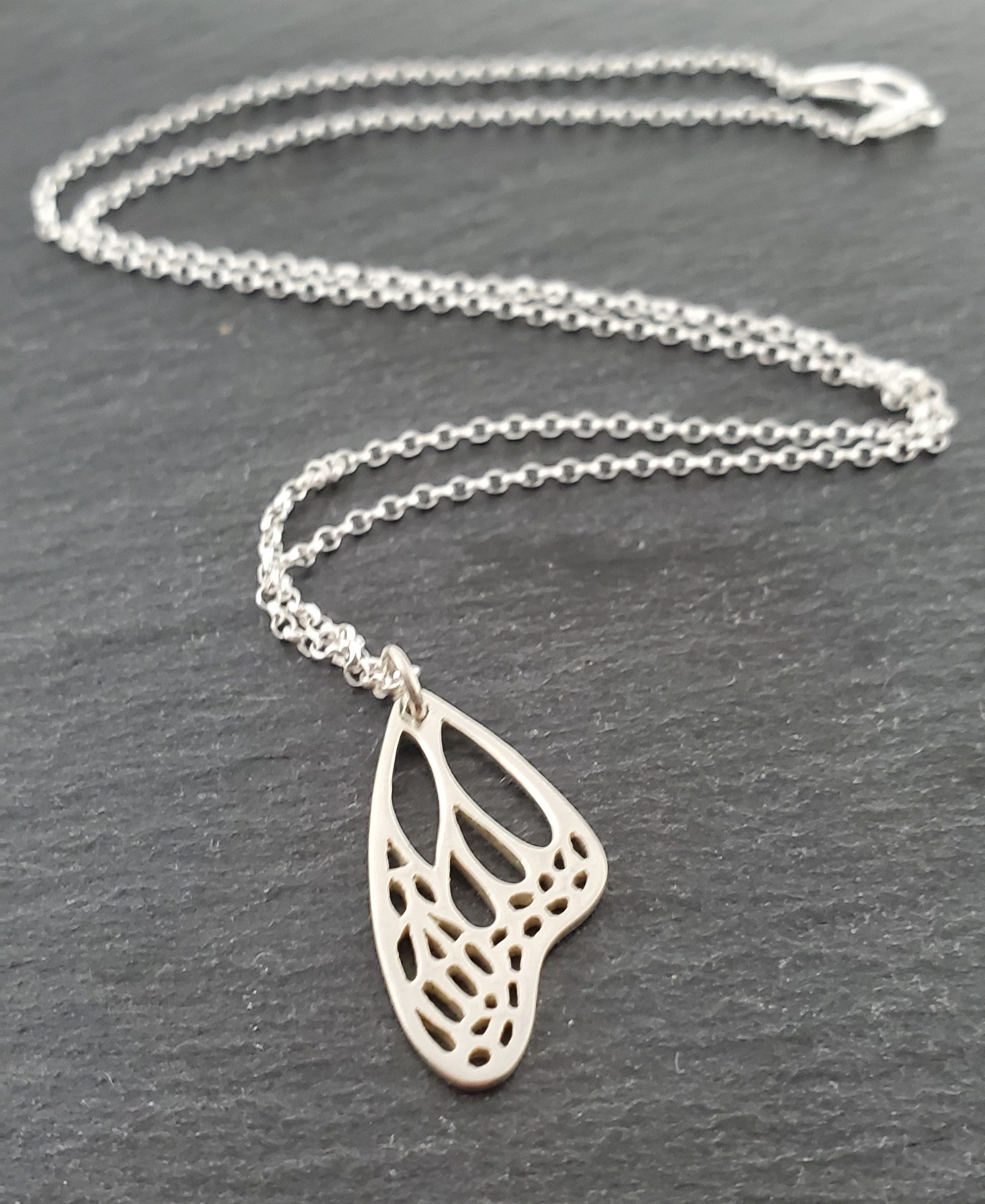 Collier Aile de Papillon en Argent Sterling – Symbole de Transformation et d'Espoir