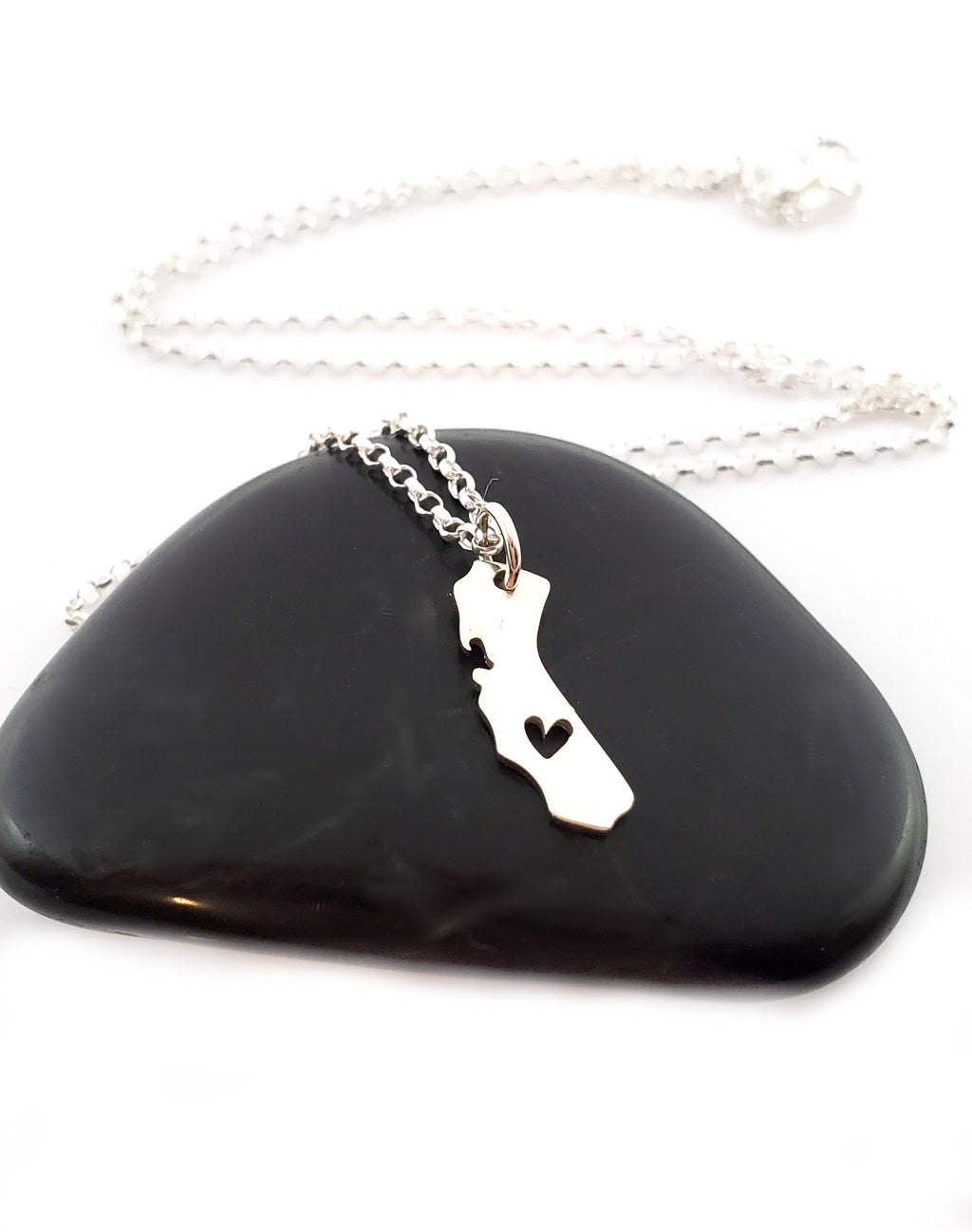 Collier en argent sterling avec pendentif découpe en forme de cœur de l'État de Californie