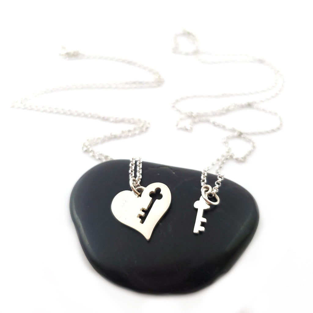 Parure collier mère-fille en argent sterling – Cœur avec découpe clé et clé assortie sur chaînes de 18 po + 16 po