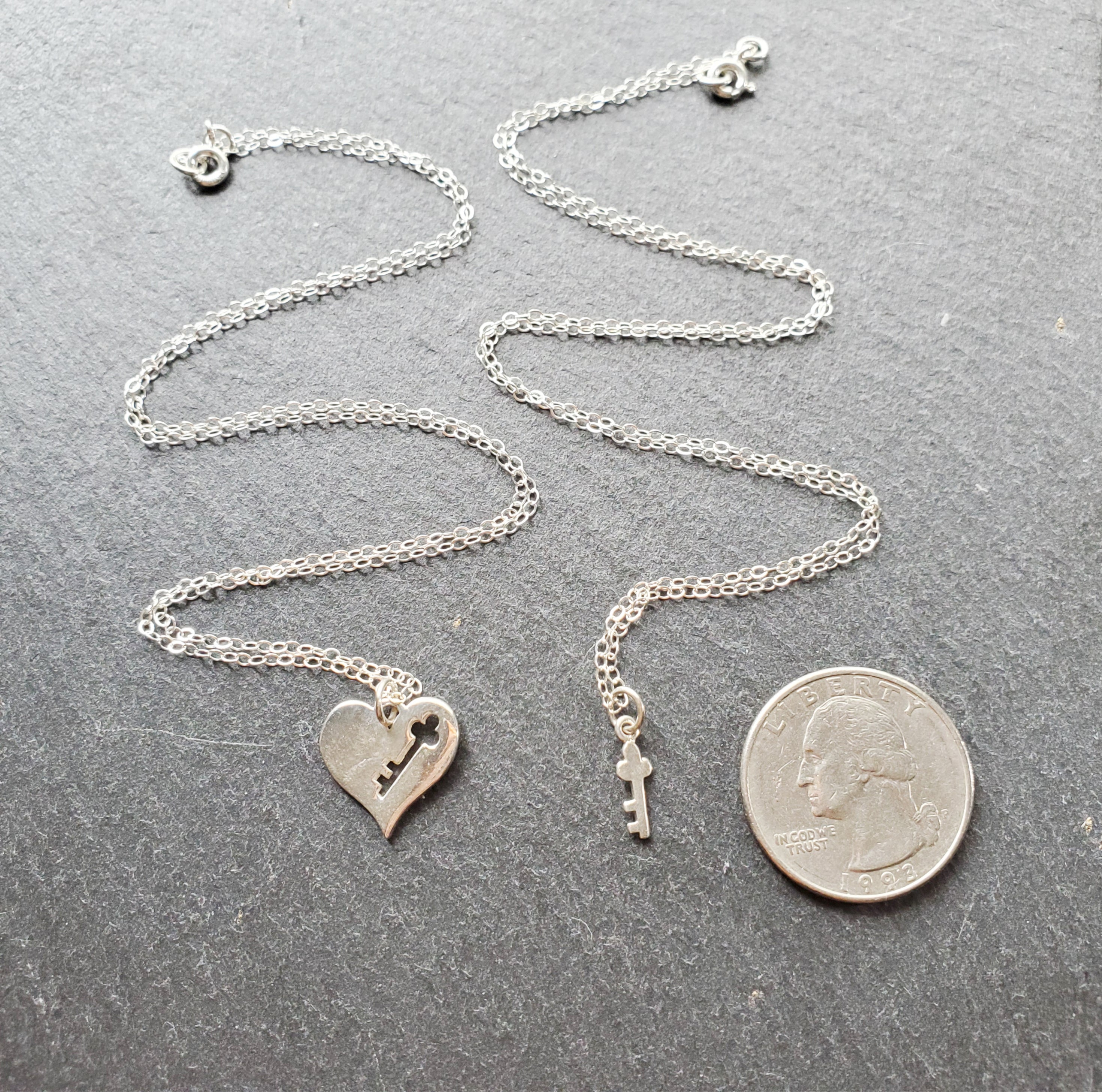 Parure collier mère-fille en argent sterling – Cœur avec découpe clé et clé assortie sur chaînes de 18 po + 16 po