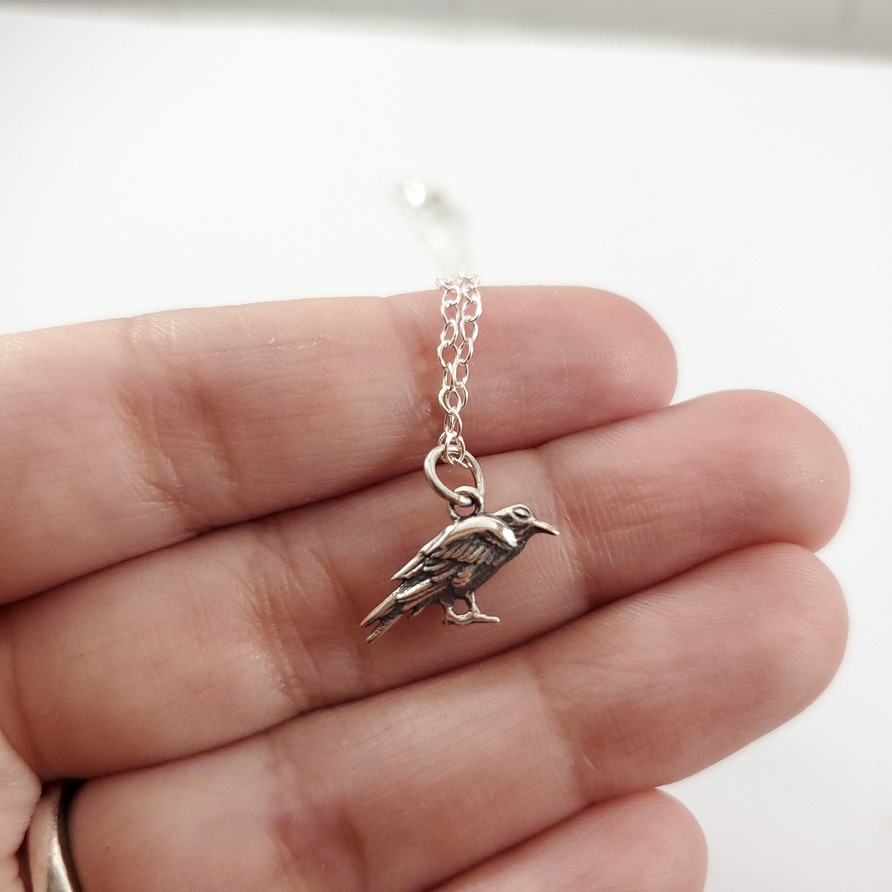 Collier Charme Corbeau Pendentif Oiseau - Bijou Fait Main en Argent Sterling