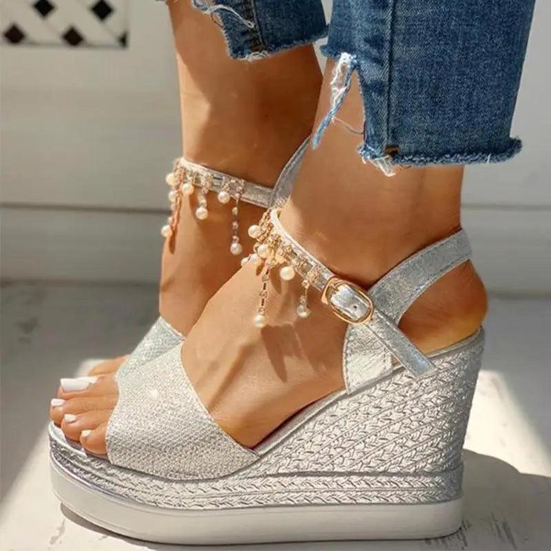 2021 Nouvelles Sandales d'Été pour Femmes Détail Clouté Design Brillant de Luxe Chaussures Décontractées pour Femmes