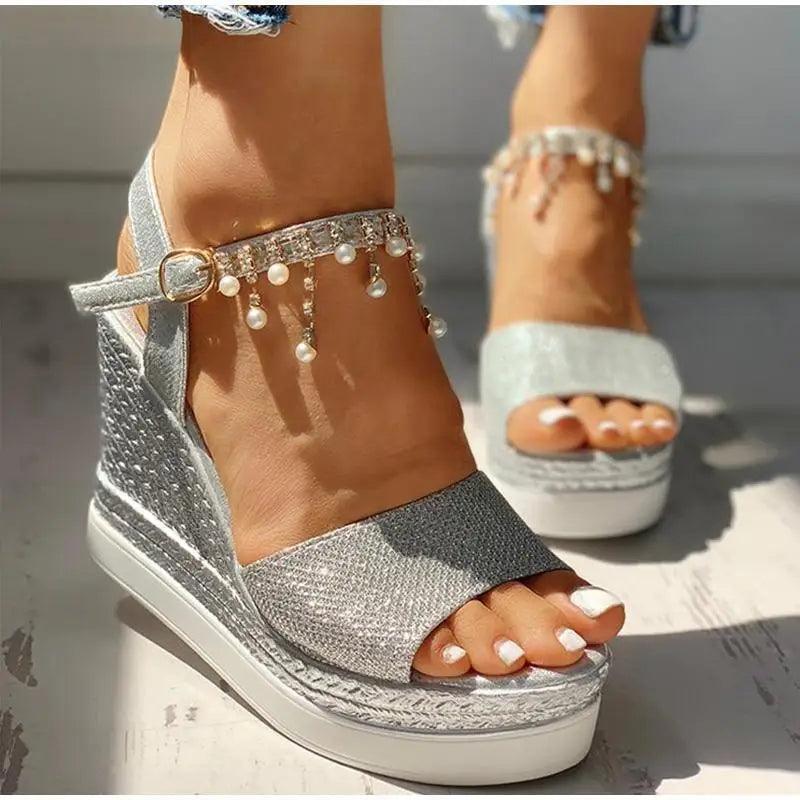 2021 Nouvelles Sandales d'Été pour Femmes Détail Clouté Design Brillant de Luxe Chaussures Décontractées pour Femmes