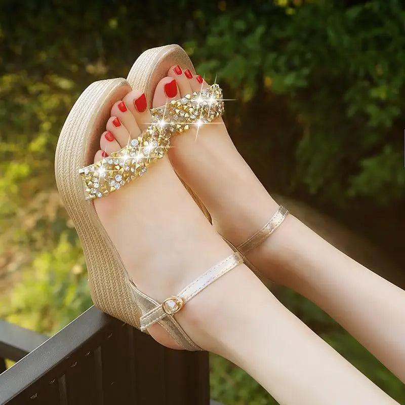 2021 Nouvelles Sandales d'Été pour Femmes Détail Clouté Design Brillant de Luxe Chaussures Décontractées pour Femmes