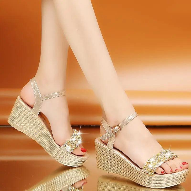 2021 Nouvelles Sandales d'Été pour Femmes Détail Clouté Design Brillant de Luxe Chaussures Décontractées pour Femmes